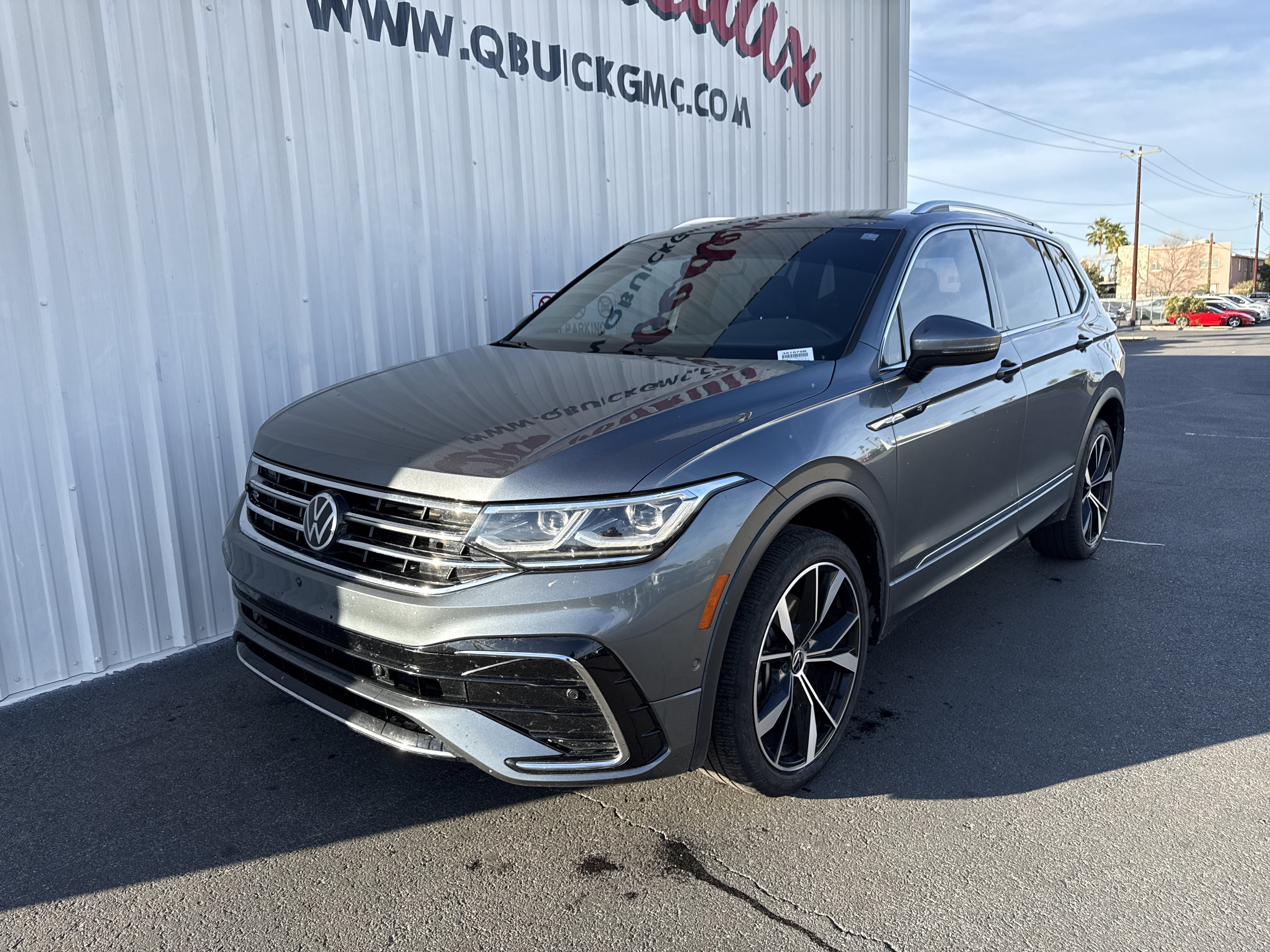 Used 2022 Volkswagen Tiguan SEL R-Line image 5