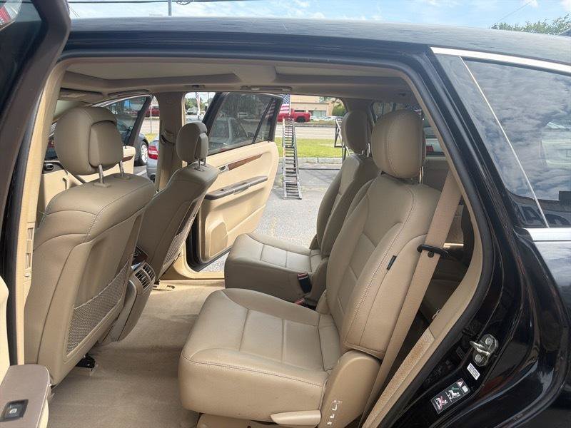 Used 2011 Mercedes-Benz R 350 4MATIC image 12