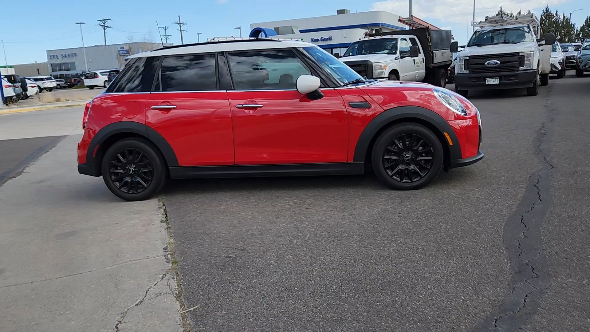 Used 2024 MINI Cooper 4-Door Hardtop image 3
