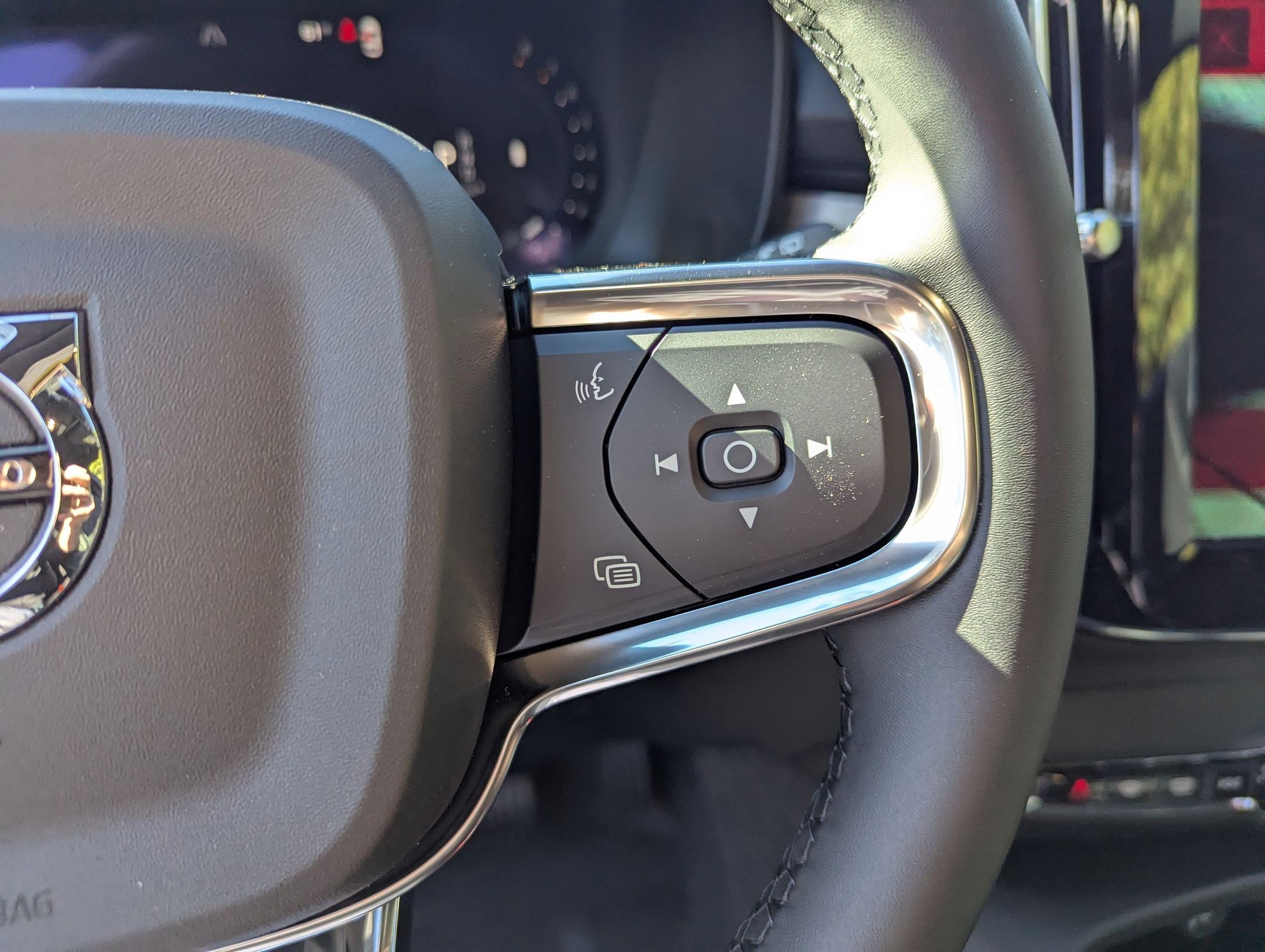 New 2026 Volvo XC40 B5 Ultra w/ Protection Package Premier image 13