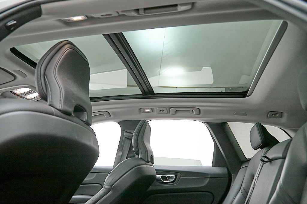 Certified 2023 Volvo XC60 T8 Plus image 21