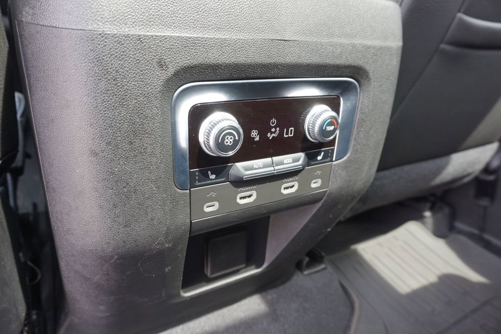 Used 2021 GMC Yukon Denali w/ Denali Premium Package image 24