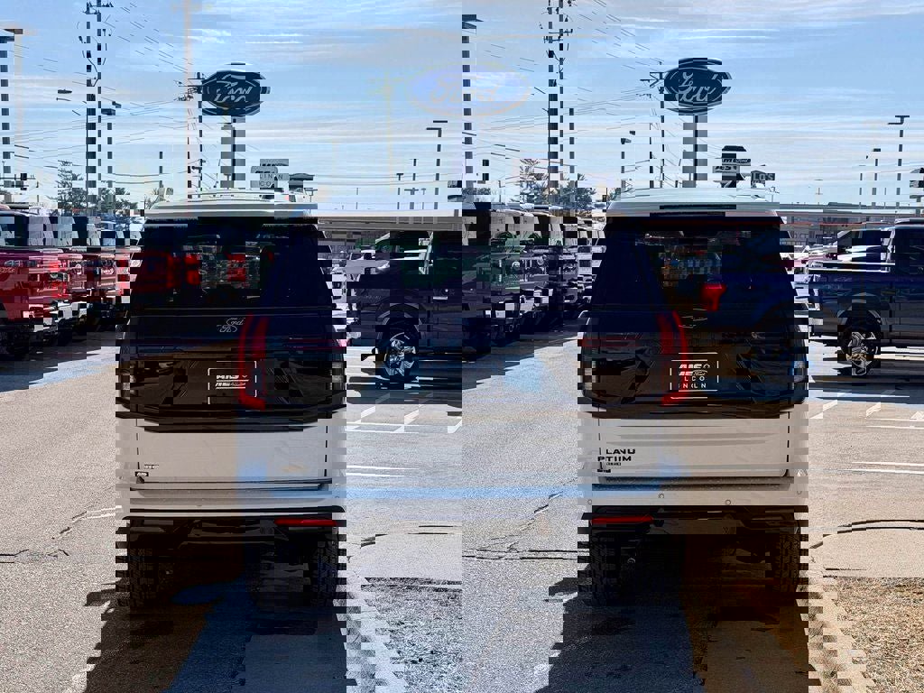 New 2026 Ford Expedition Platinum w/ Stealth Appearance Package image 4