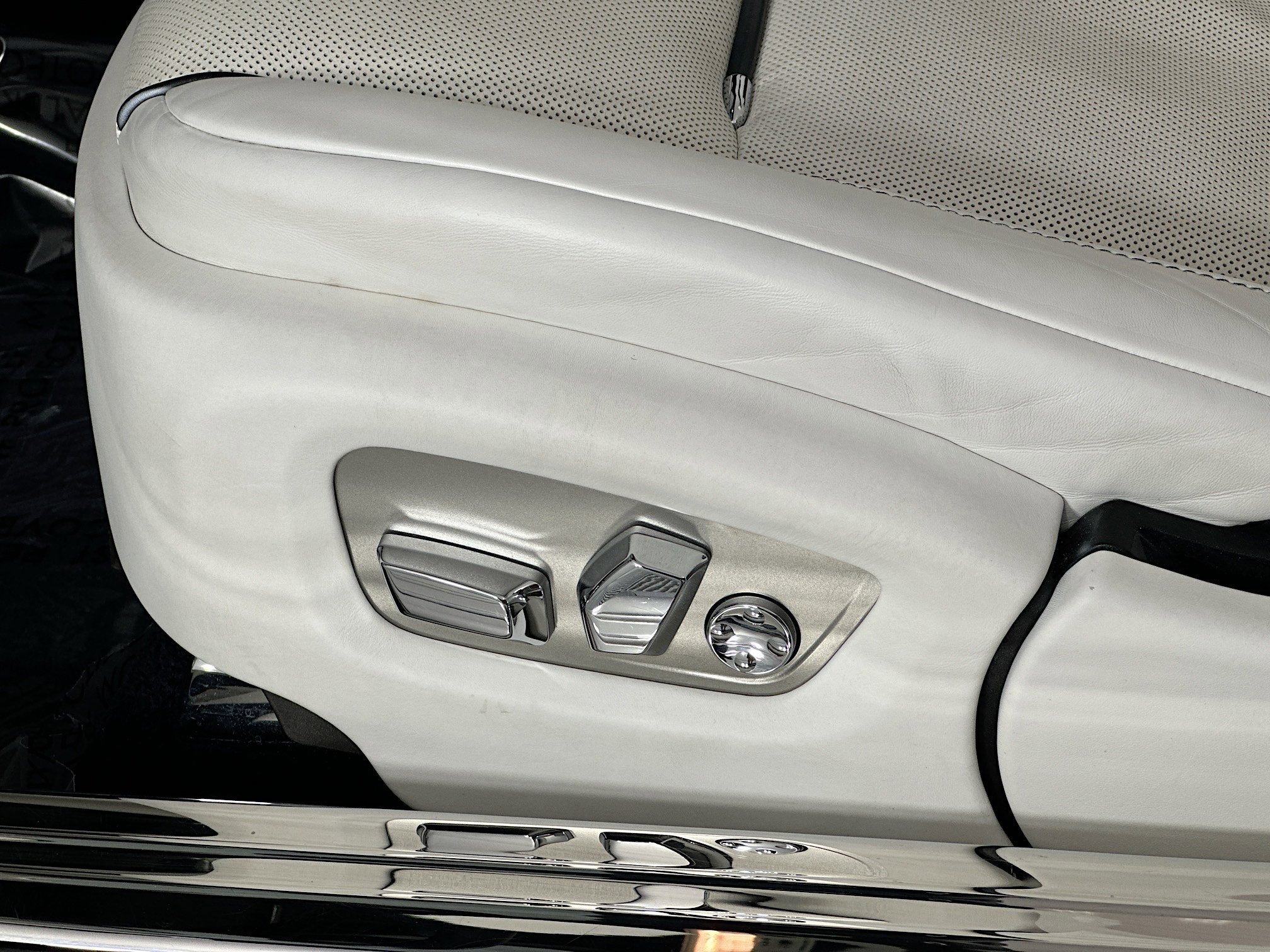 Certified 2018 Rolls-Royce Dawn image 20