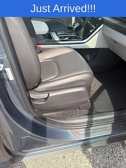 Used 2024 Kia Carnival EX FWD image 9