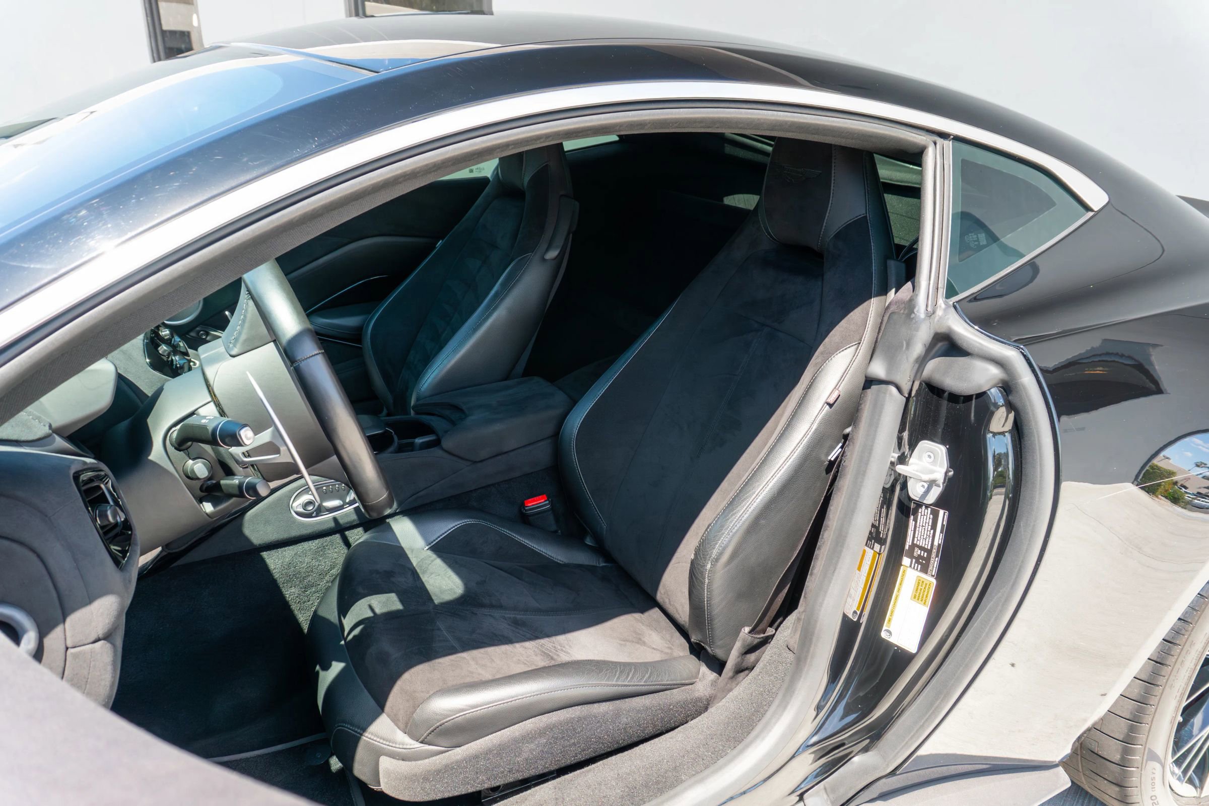 Used 2020 Aston Martin V8 Vantage Coupe image 41