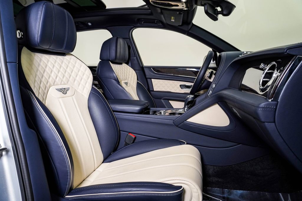 Used 2022 Bentley Bentayga AWD/4WD image 16