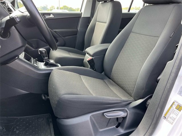 Used 2017 Volkswagen Tiguan Limited w/ Premium Package image 29