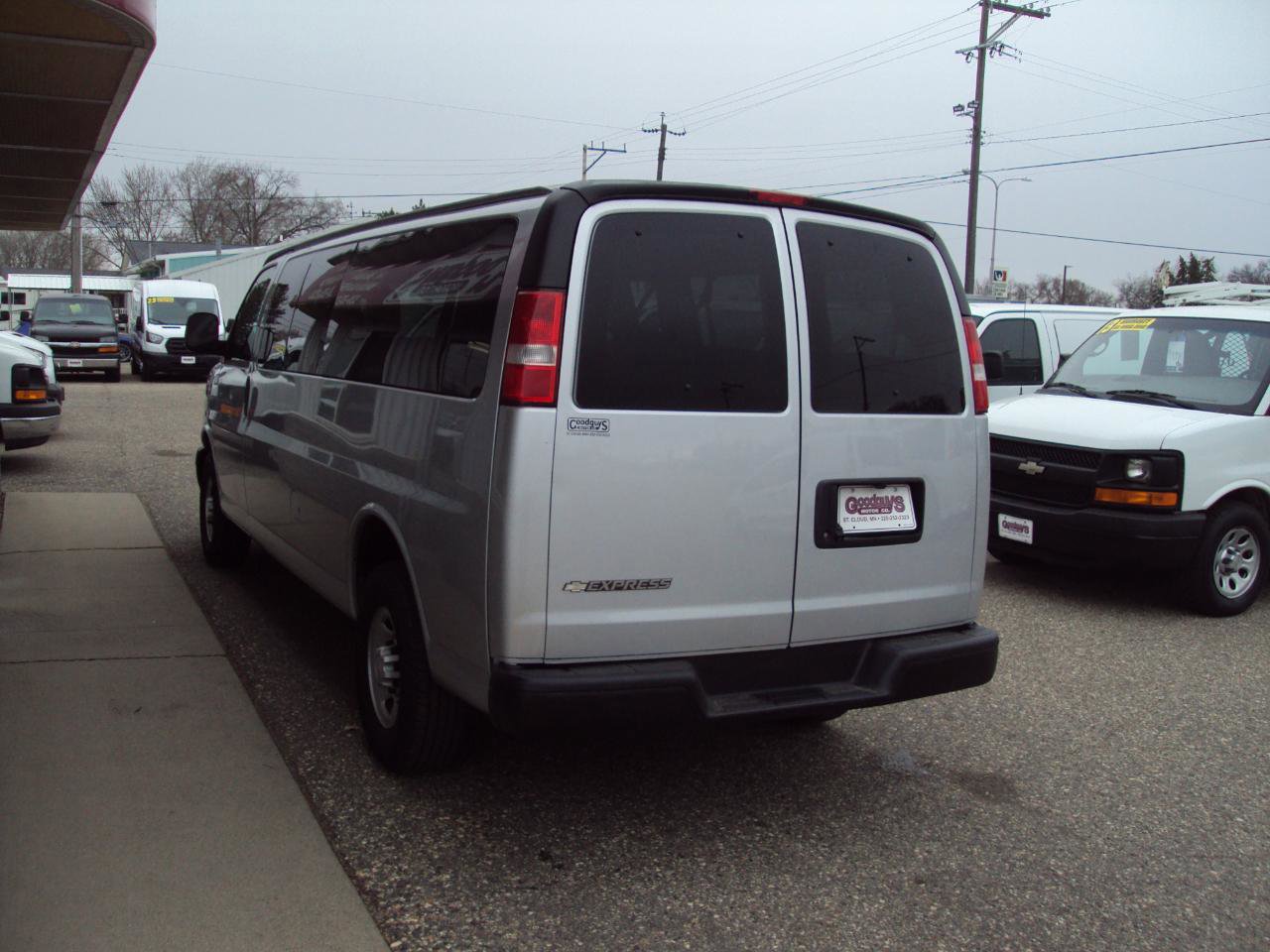 Used 2019 Chevrolet Express 3500 LS RWD image 6