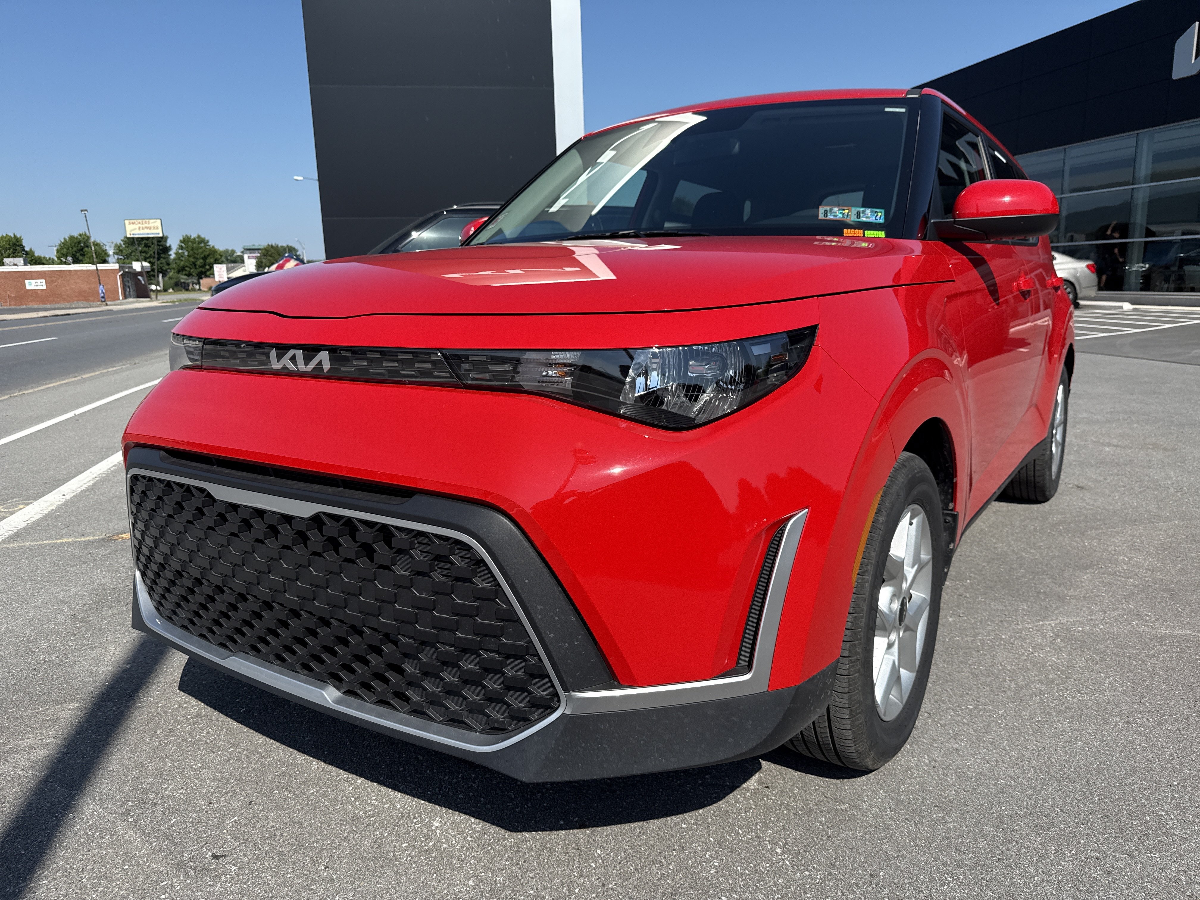 Certified 2025 Kia Soul LX w/ LX Technology Package FWD image 8