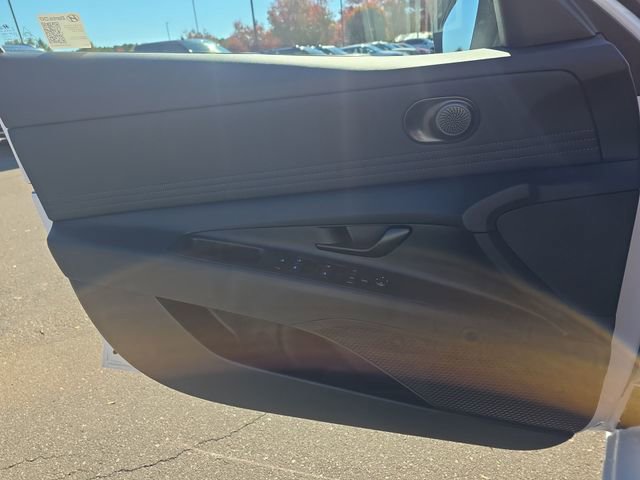 Used 2025 Hyundai Elantra Sport image 38