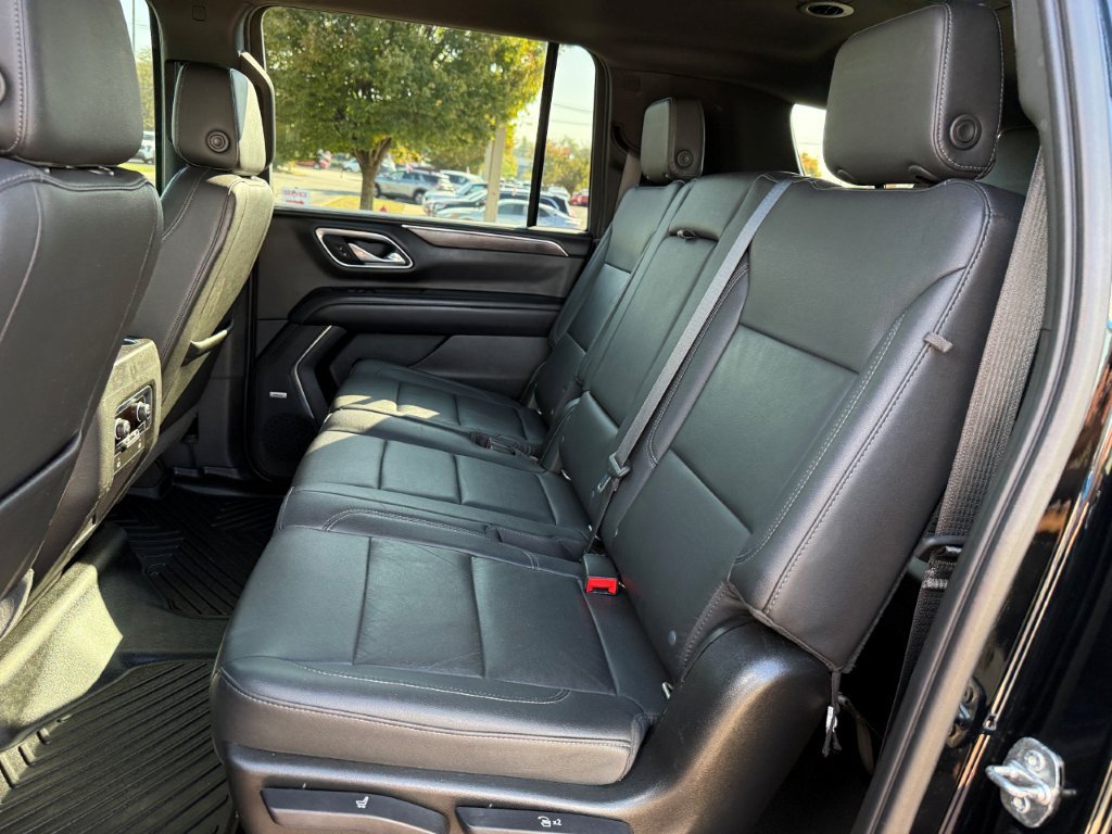 Used 2021 Chevrolet Suburban LT AWD/4WD image 17