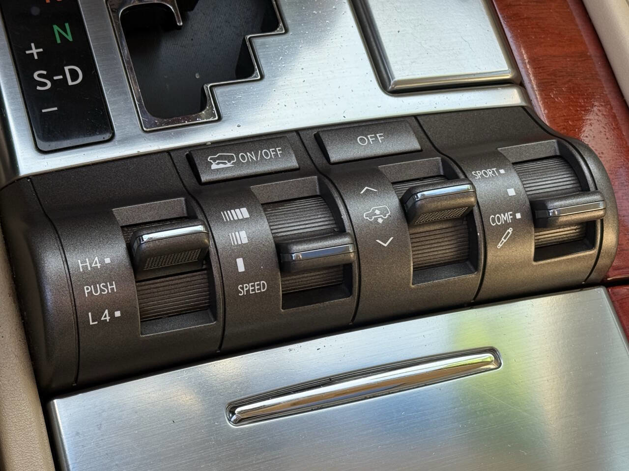 Used 2010 Lexus LX 570 4WD image 10