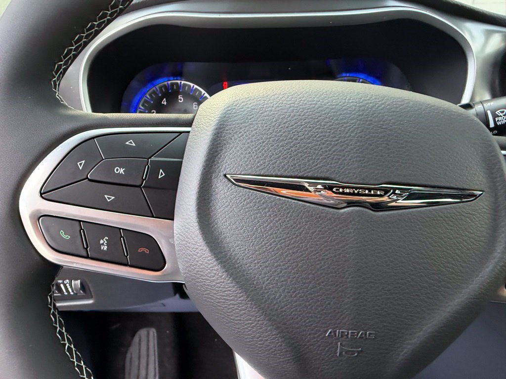 New 2026 Chrysler Pacifica Select FWD image 18