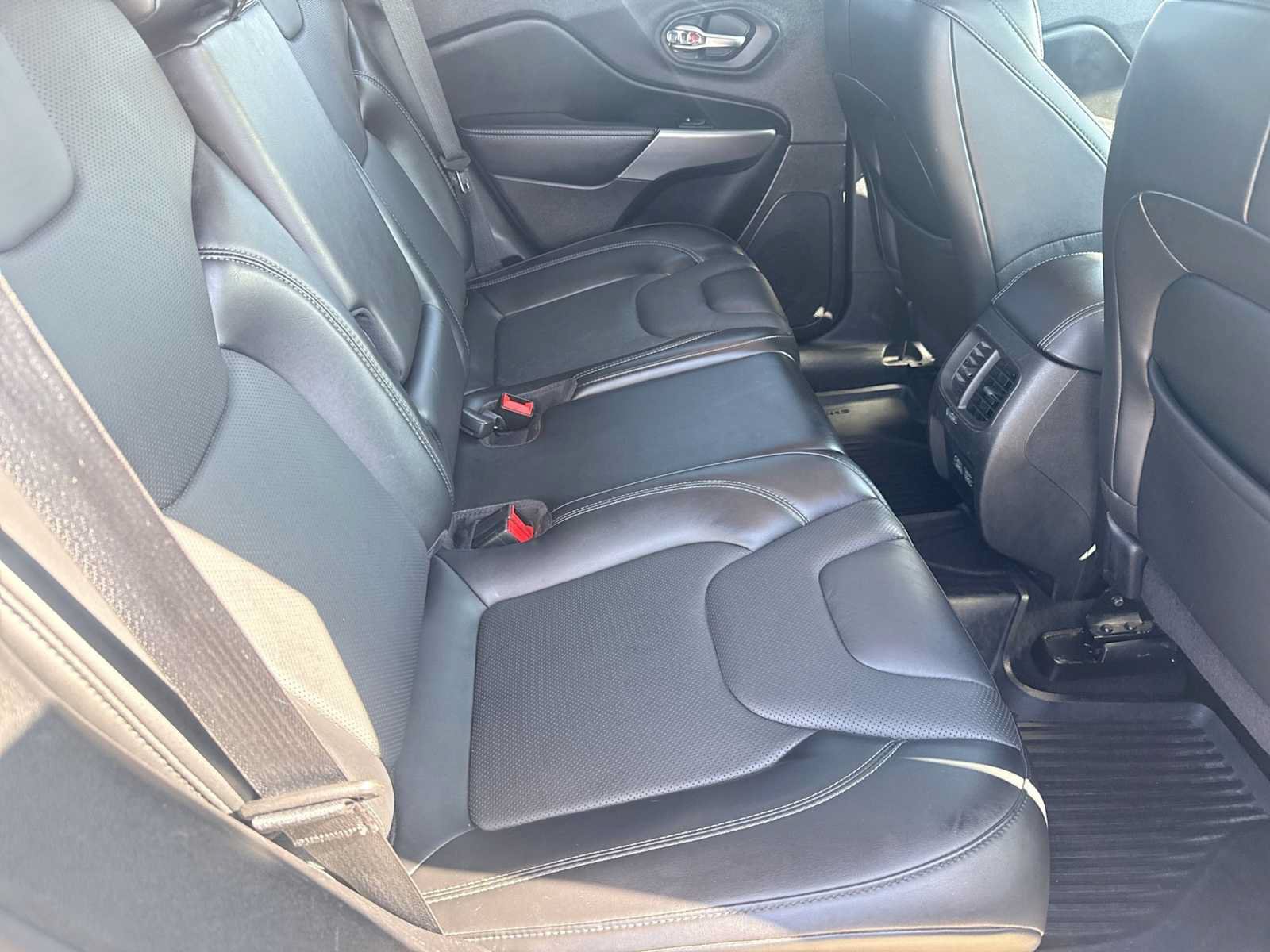Used 2021 Jeep Cherokee Latitude Lux AWD/4WD image 19