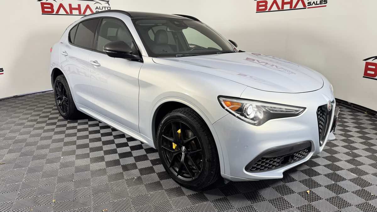 Used 2020 Alfa Romeo Stelvio Ti Sport w/ Quick Order Package 22S Sport AWD/4WD image 8
