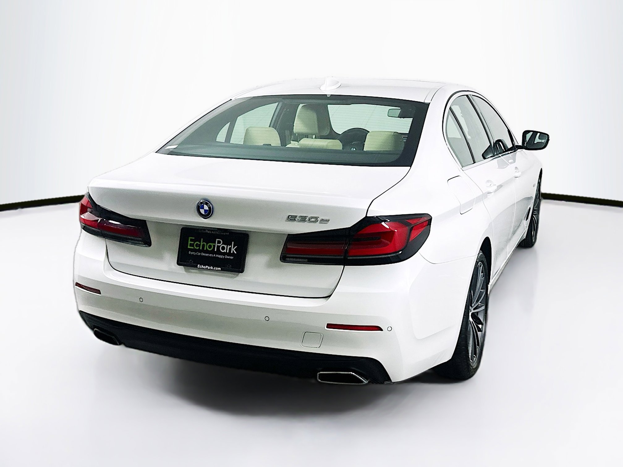 Used 2023 BMW 530e w/ Premium Package RWD image 9