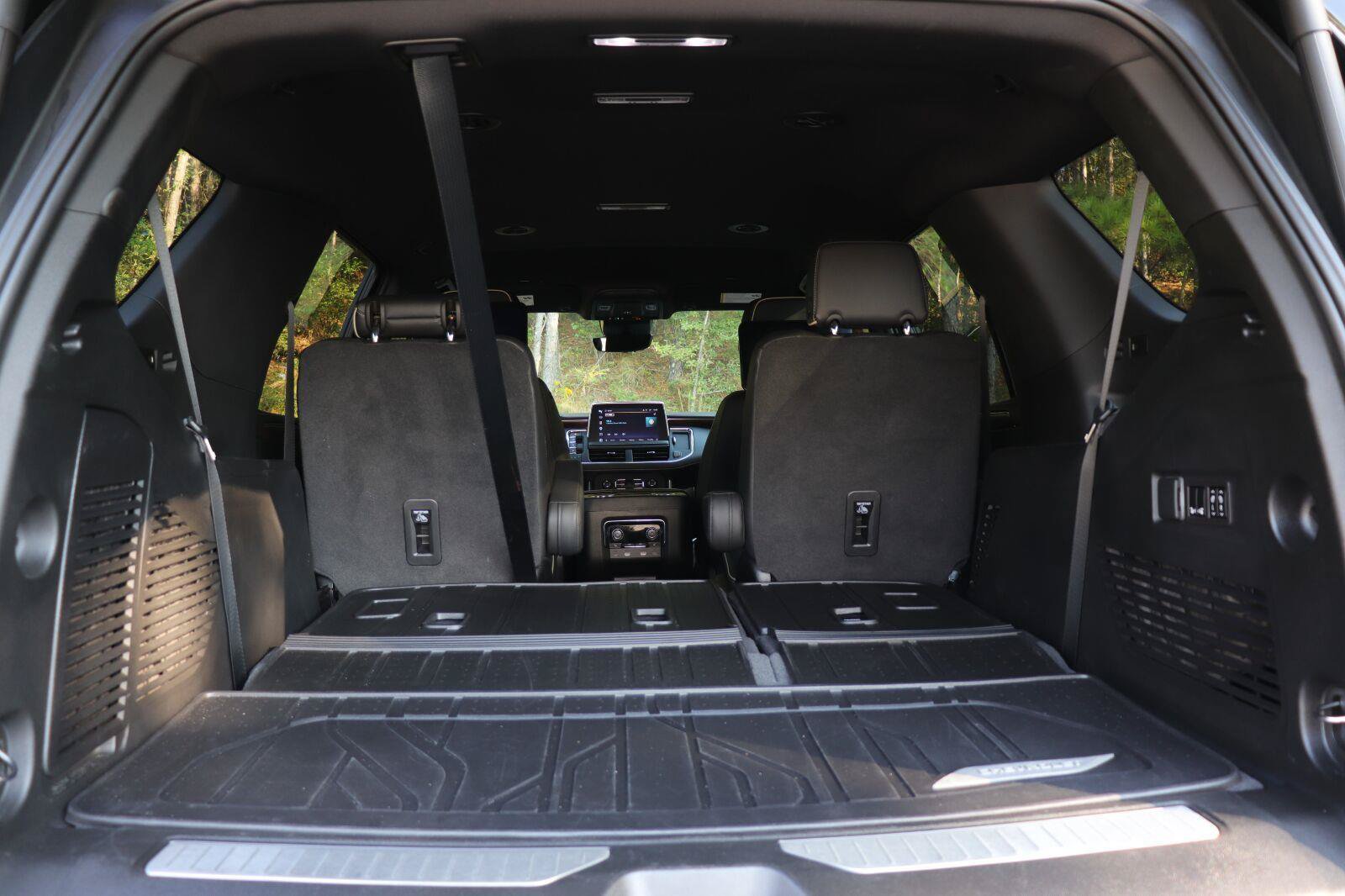 Used 2024 Chevrolet Tahoe Premier w/ Advanced Technology Package AWD/4WD image 17