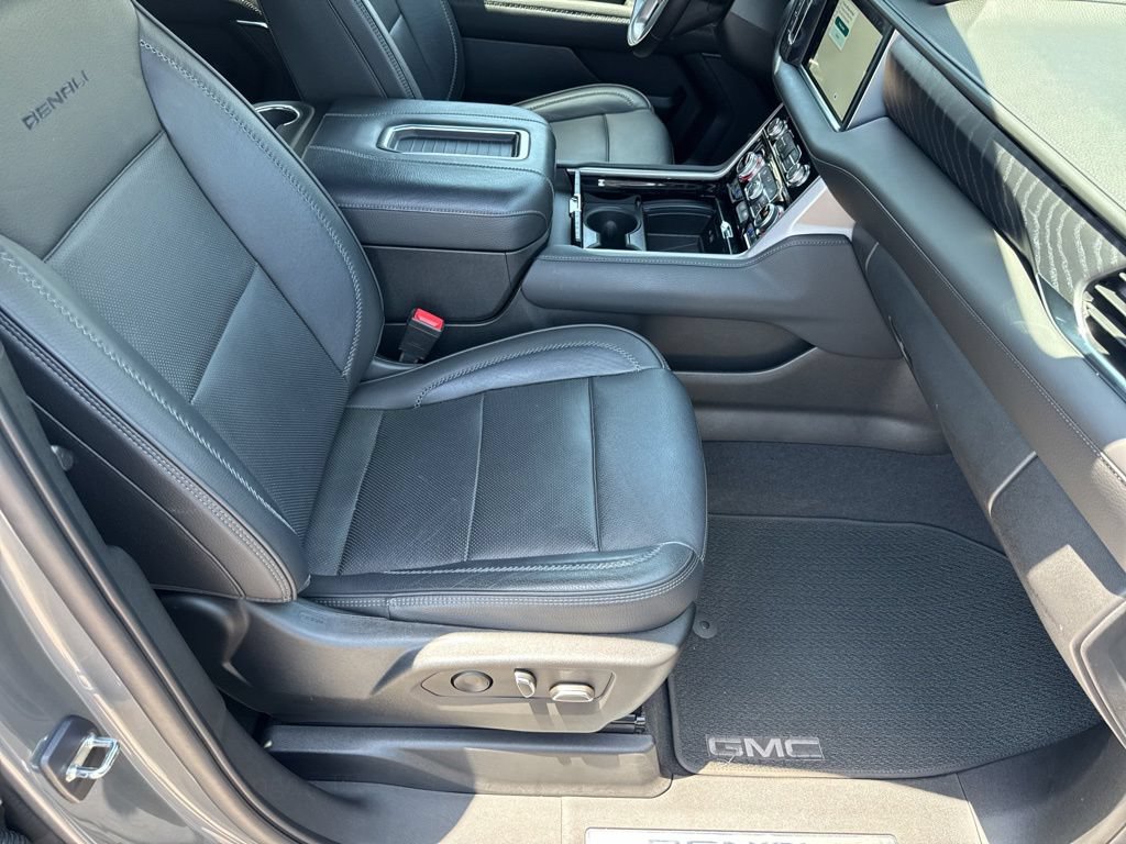 Used 2022 GMC Yukon Denali RWD image 27