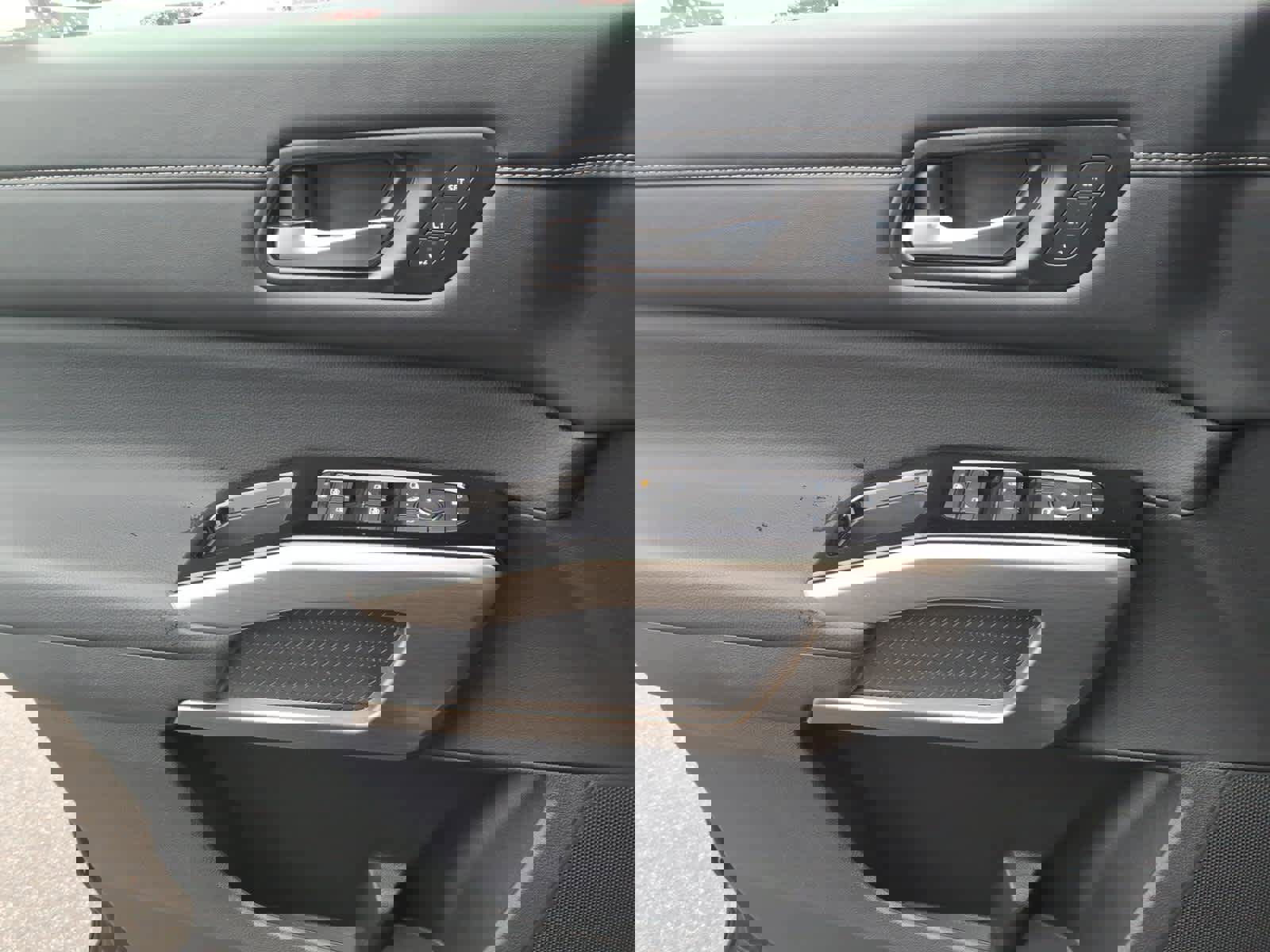 Used 2023 Nissan Pathfinder Platinum w/ Cargo Package image 12