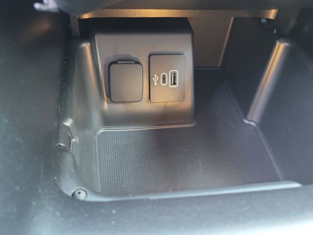 Used 2025 Ford Explorer Active w/ Active Comfort Package RWD image 12