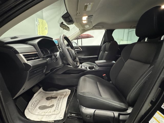 Used 2023 Mitsubishi Outlander ES AWD/4WD image 18