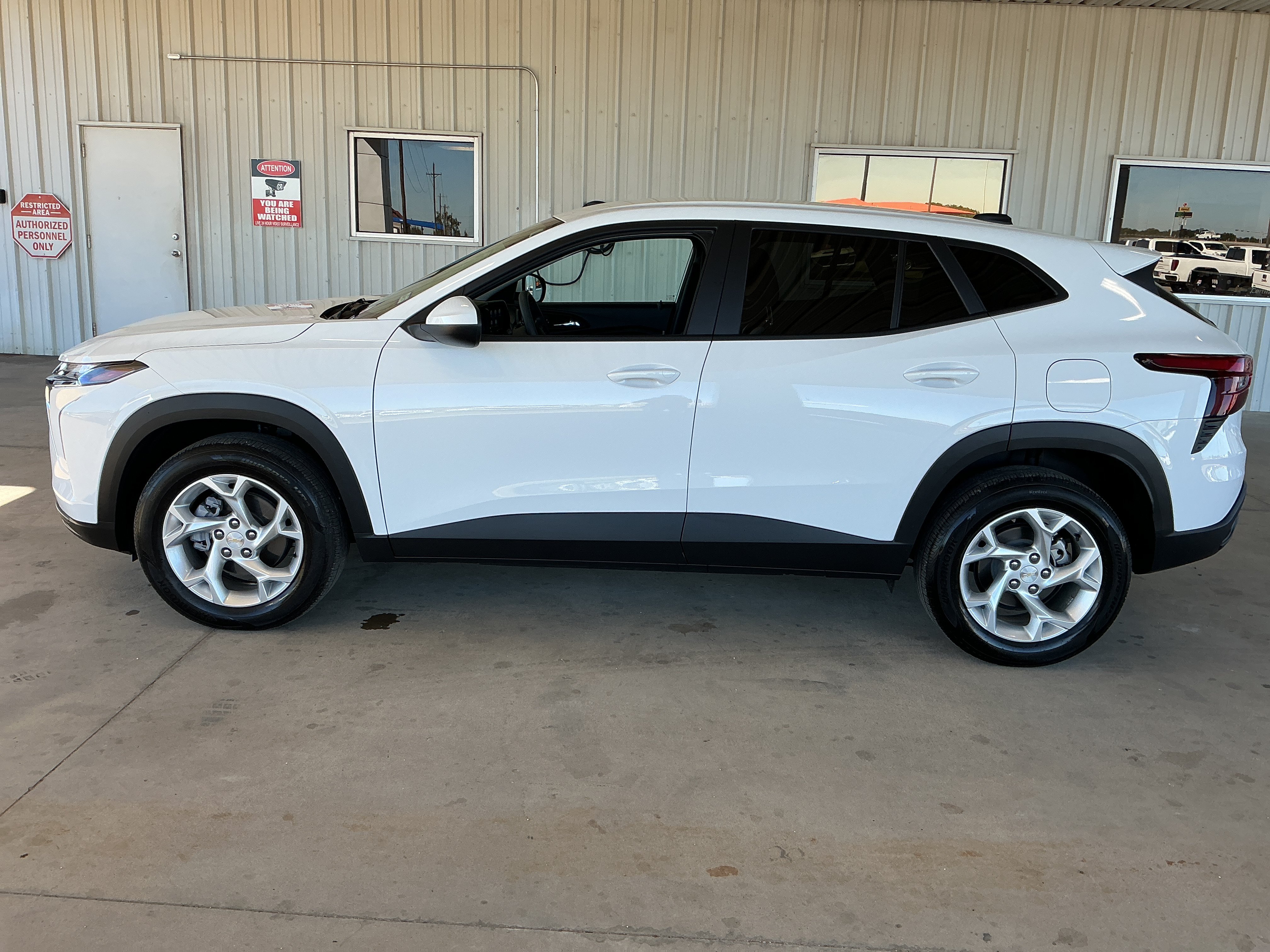 Used 2025 Chevrolet Trax LS w/ LS Convenience Package FWD image 7