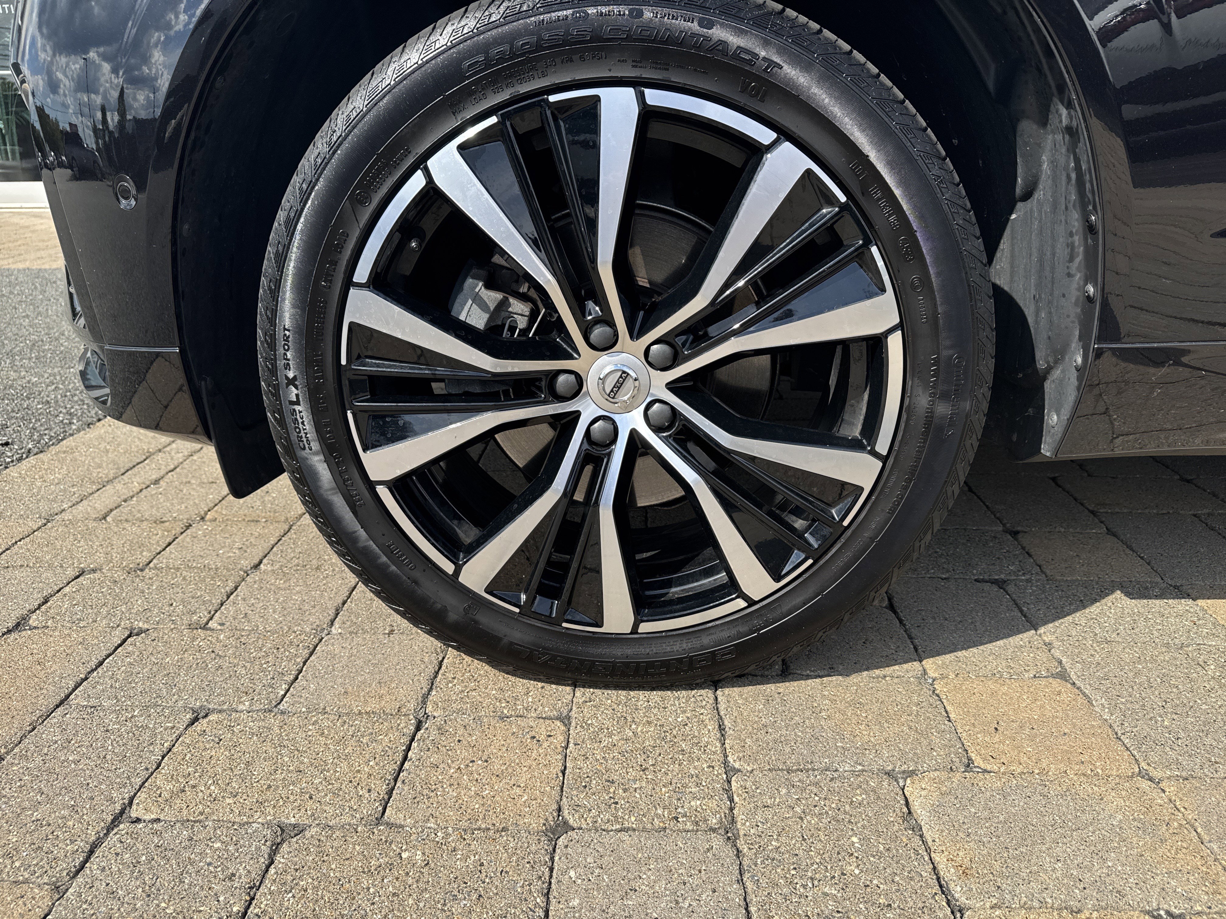 Used 2024 Volvo XC60 B5 Plus w/ Protection Package Premier image 9