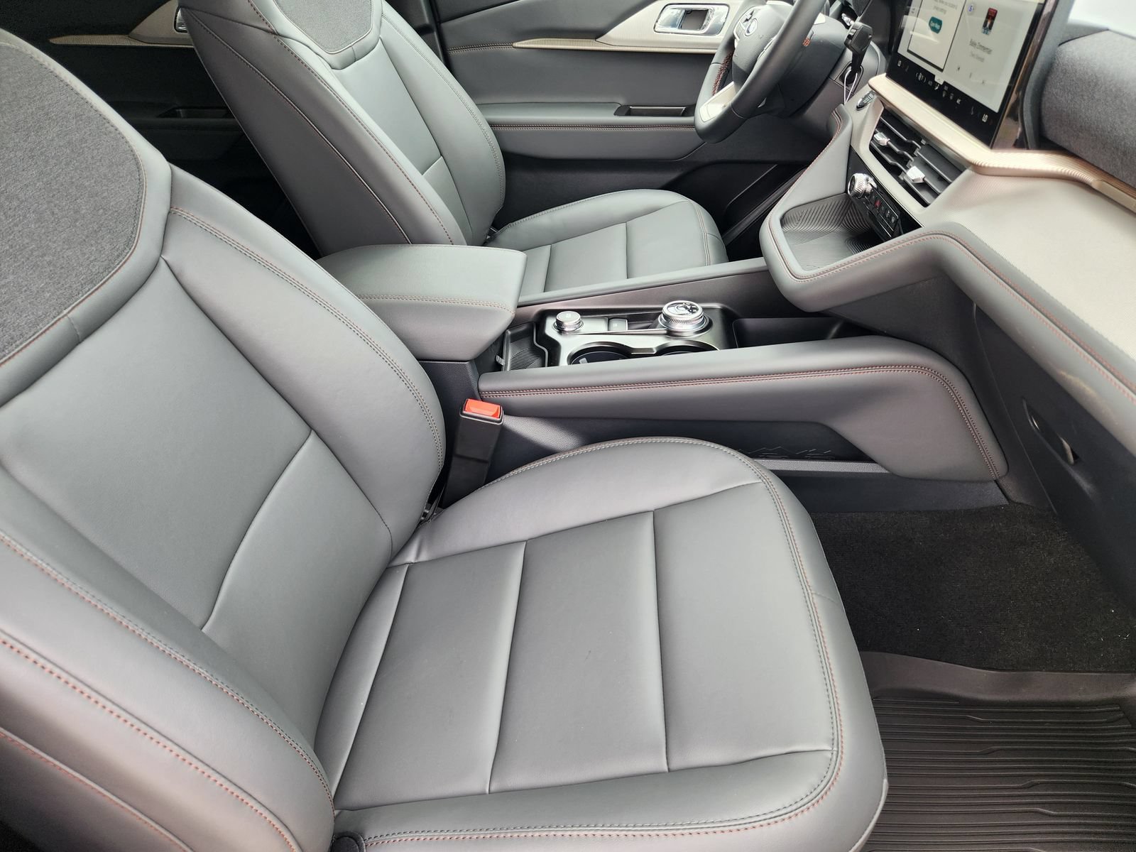 New 2026 Ford Explorer Active w/ Active Comfort Package RWD image 14
