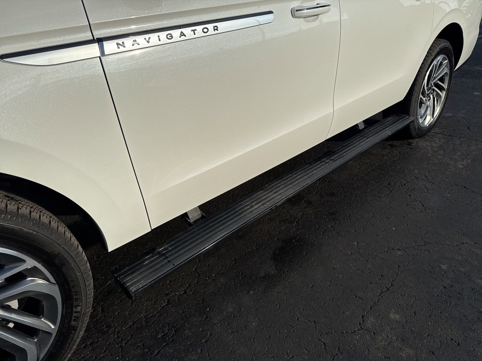 Used 2025 Lincoln Navigator L Reserve image 24