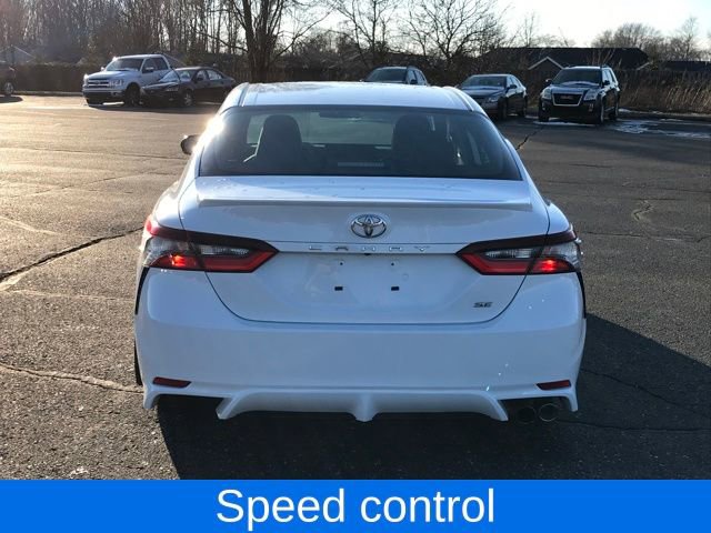 Used 2023 Toyota Camry SE image 4