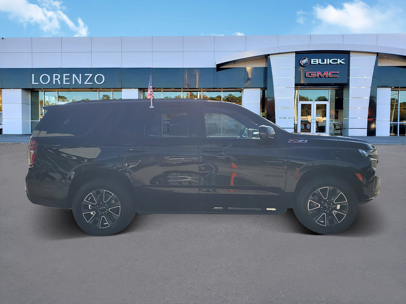 Used 2023 Chevrolet Tahoe Z71 w/ Luxury Package AWD/4WD image 4