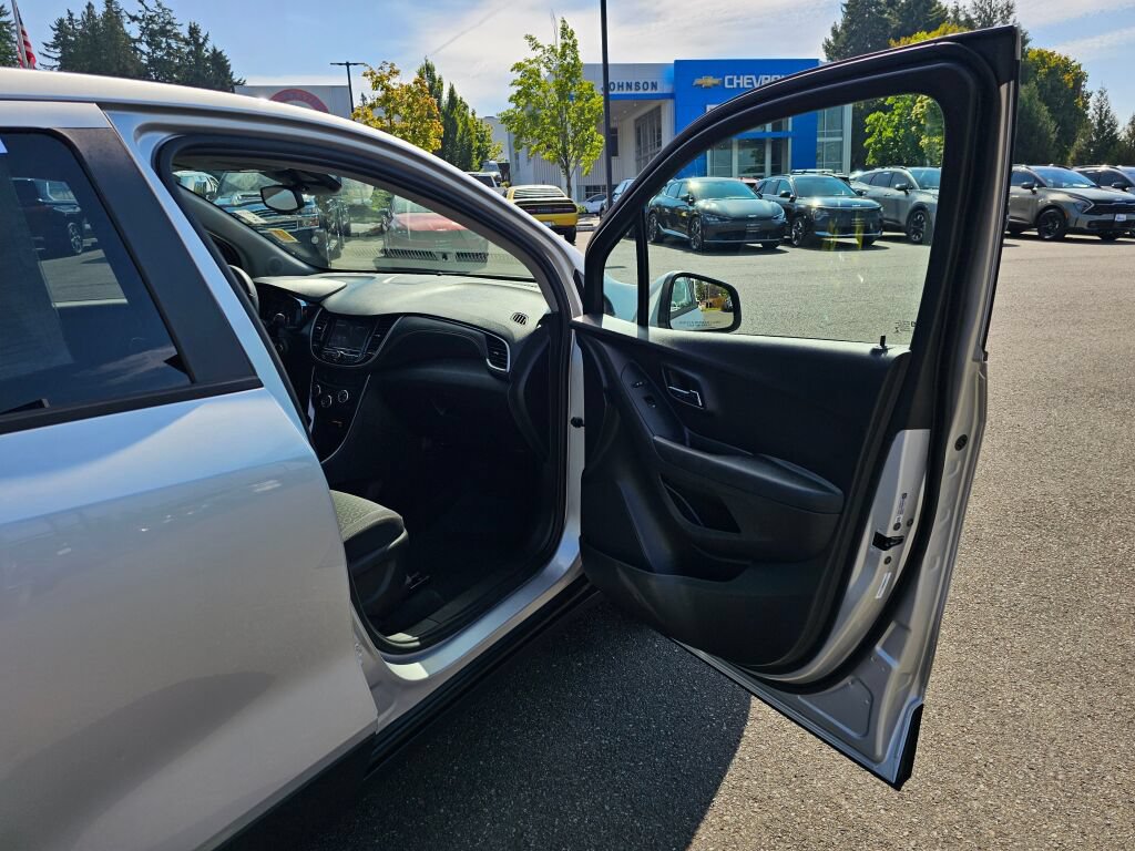 Used 2020 Chevrolet Trax LS w/ Tint and Cruise Package AWD/4WD image 26