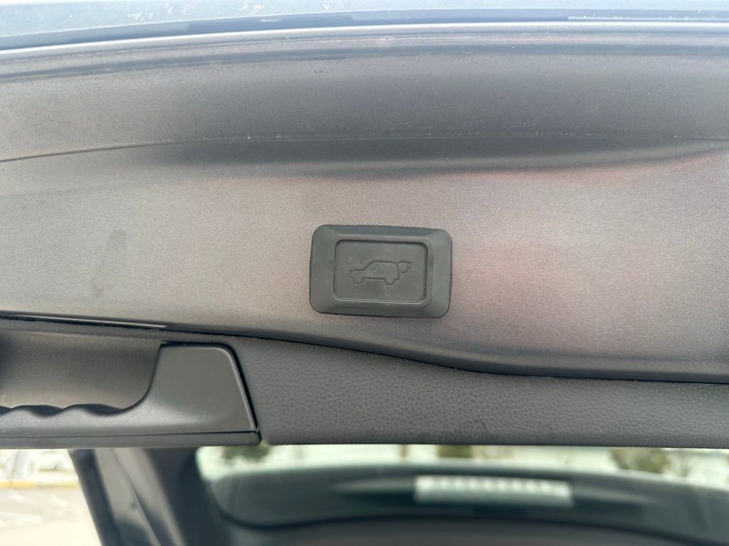 Used 2022 Toyota RAV4 XLE w/ Convenience Package image 9