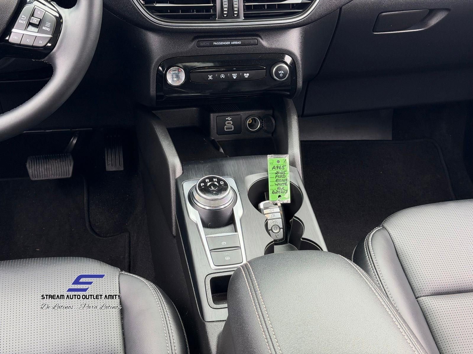 Used 2025 Ford Escape Platinum image 22