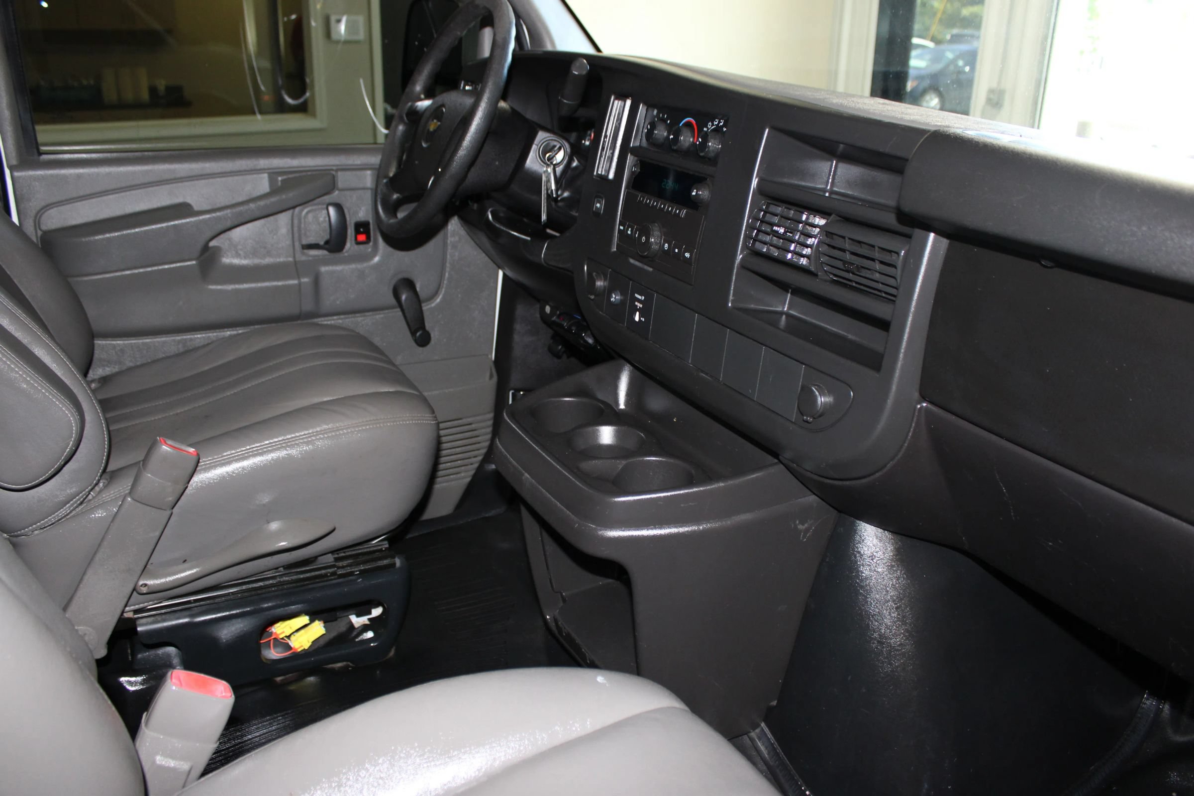 Used 2011 Chevrolet Express 2500 RWD image 20