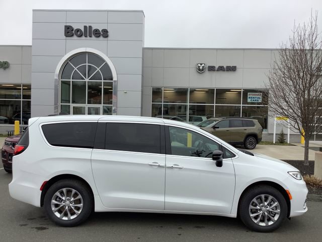 New 2026 Chrysler Pacifica Select image 1