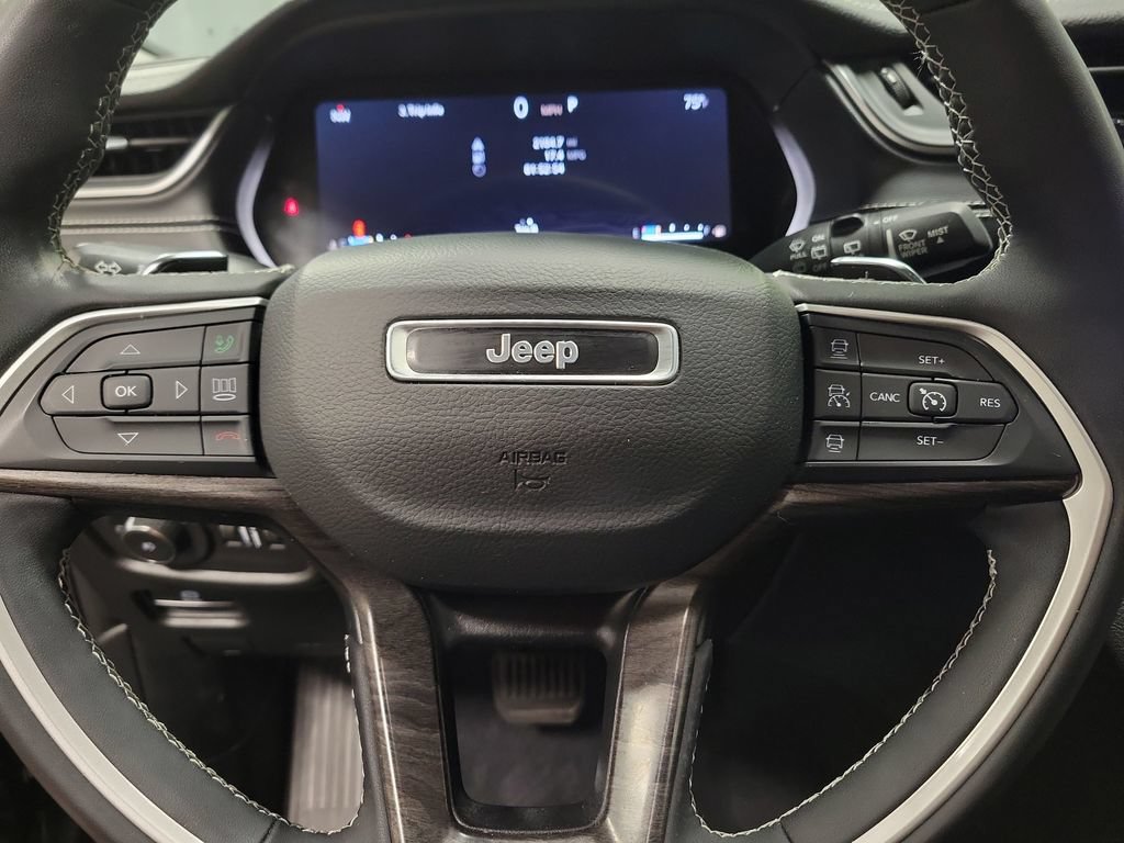 Used 2023 Jeep Grand Cherokee L Limited AWD/4WD image 23