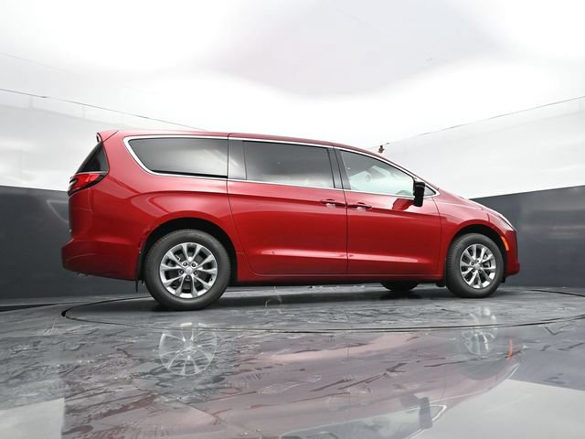 New 2027 Chrysler Pacifica Select AWD/4WD image 56