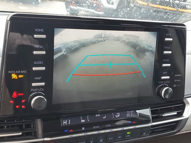 Used 2023 Toyota Sienna XLE image 17