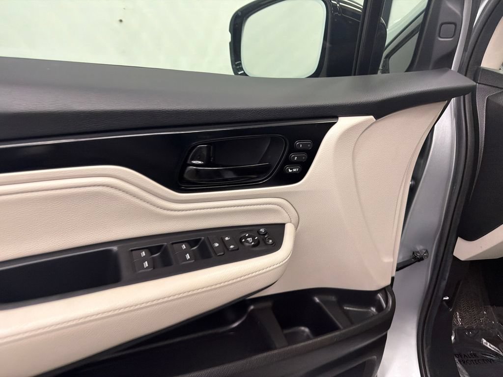 Certified 2025 Honda Odyssey Elite image 12