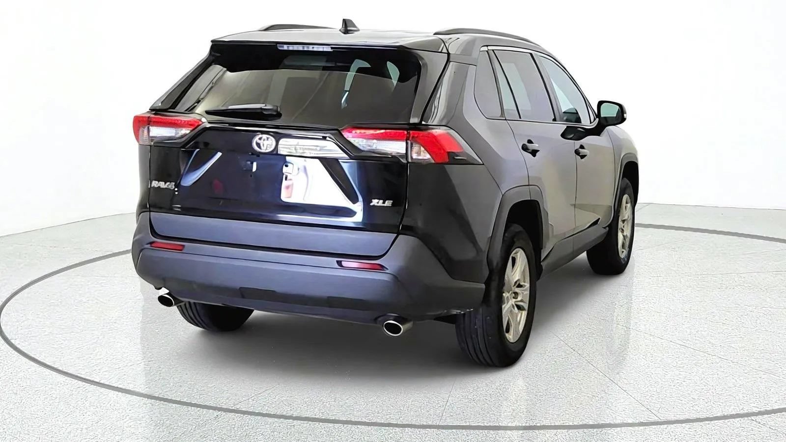 Used 2024 Toyota RAV4 XLE FWD image 8