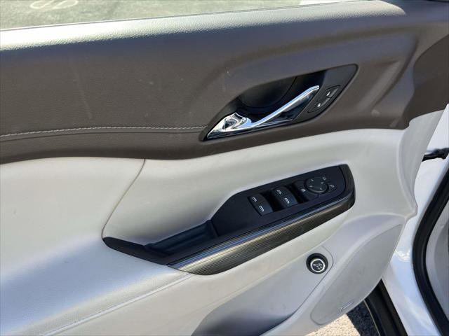 Used 2022 GMC Acadia SLT image 16