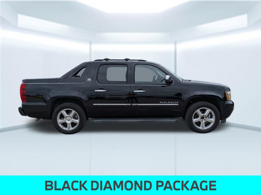 Used 2013 Chevrolet Avalanche LTZ RWD image 8