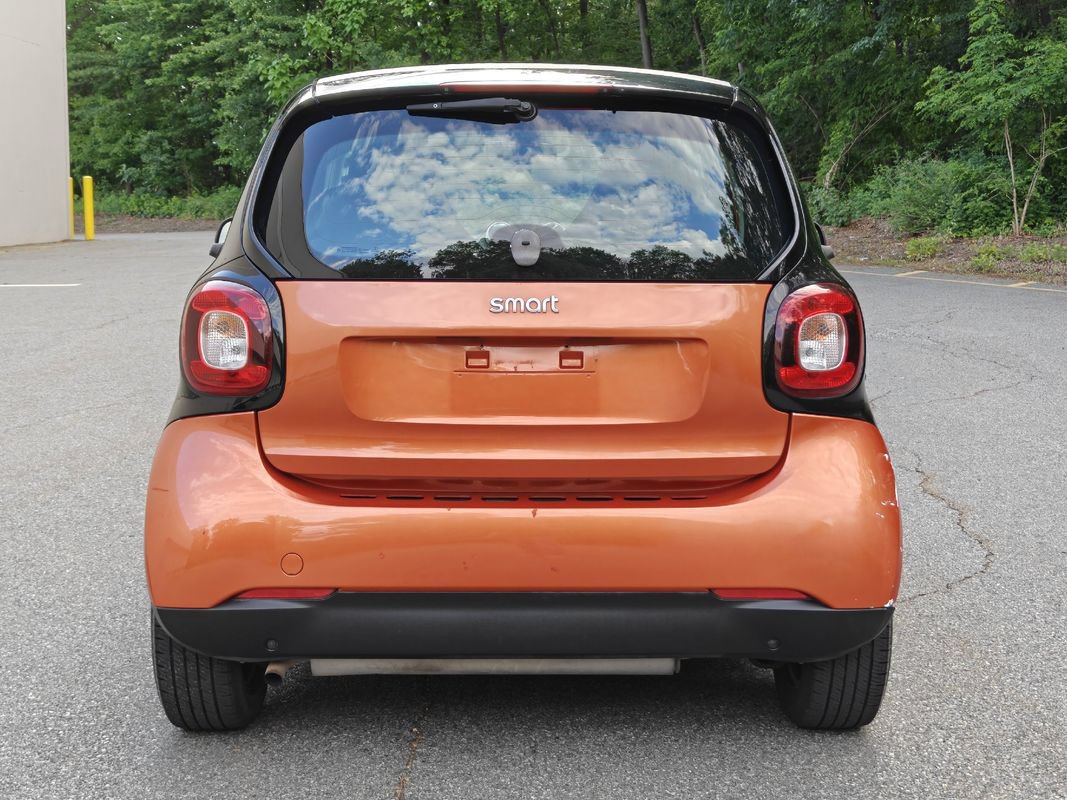 Used 2016 smart fortwo pure RWD image 5