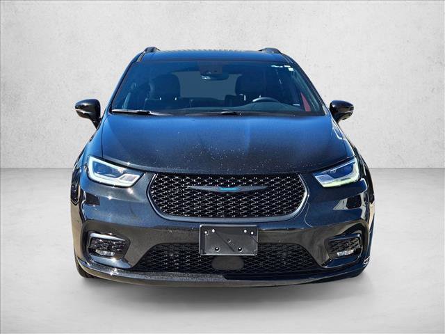 Used 2021 Chrysler Pacifica Limited w/ Uconnect Theater Family Group video 2