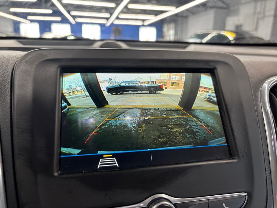 Used 2019 Chevrolet Equinox LT w/ Driver Convenience Package FWD image 29