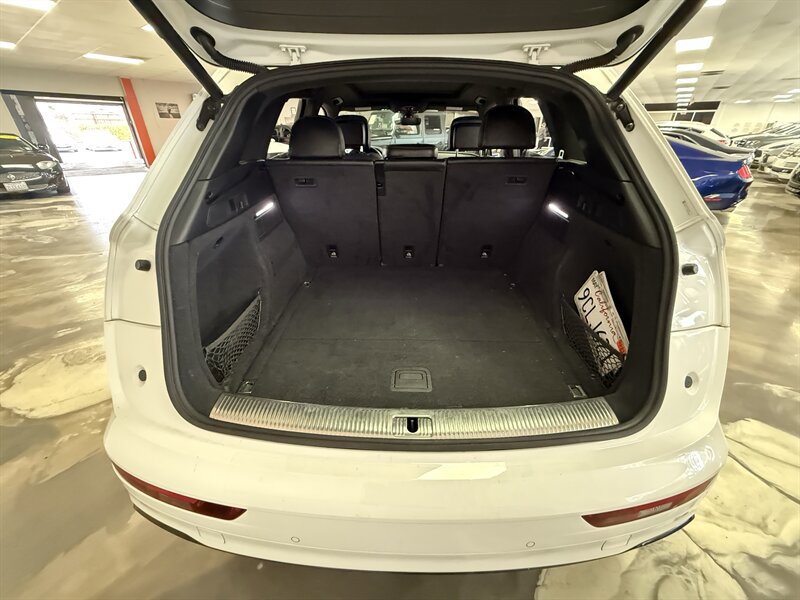 Used 2019 Audi SQ5 Premium Plus w/ Premium Plus Package image 19