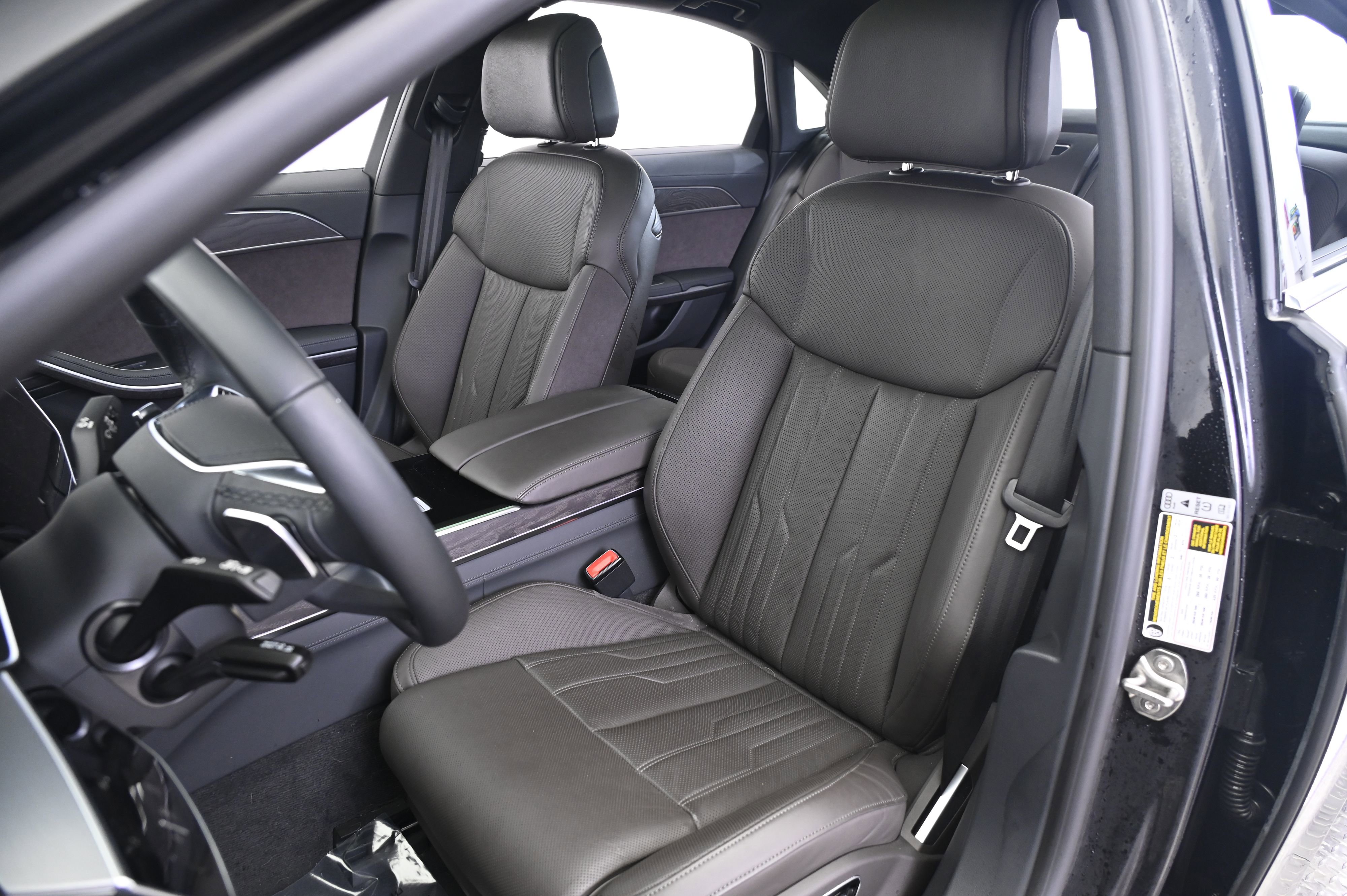 Used 2023 Audi A8 L 3.0T image 5