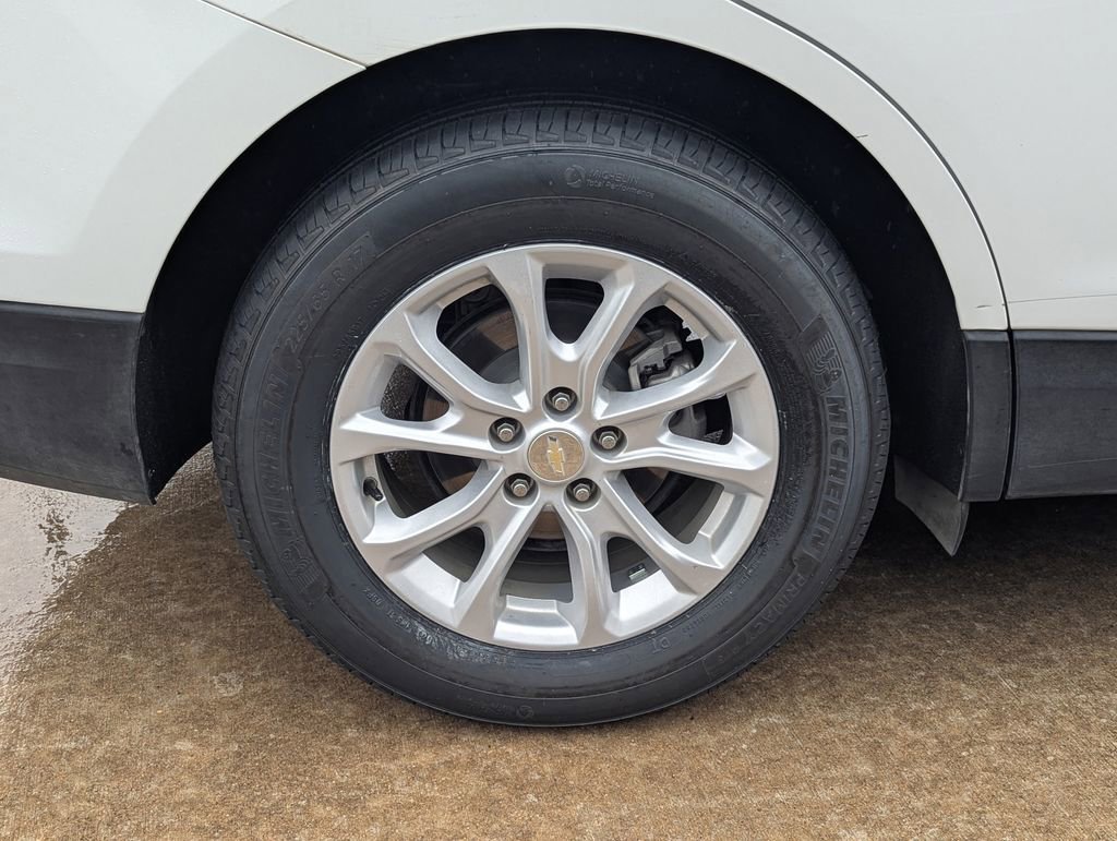 Used 2021 Chevrolet Equinox LS w/ LS Convenience Package FWD image 3